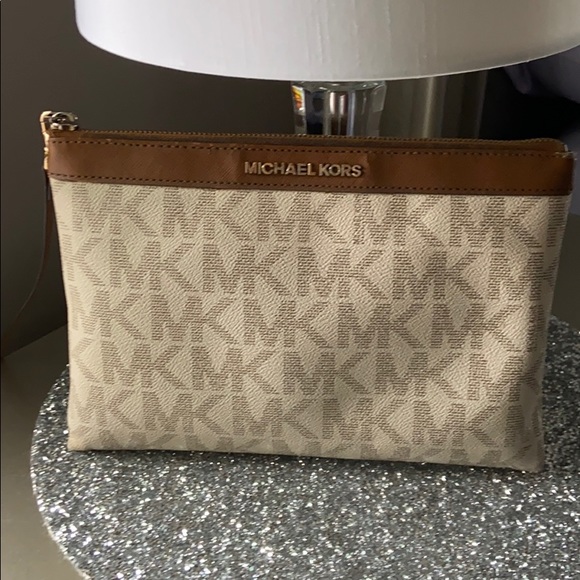 COPY - Michael Kors wallet - Picture 2 of 6